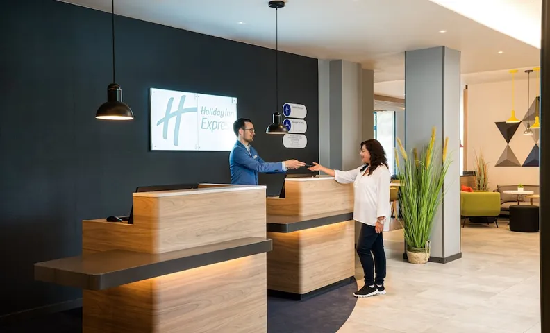 홀리데이 인 익스프레스 로젠하임 바이 IHG