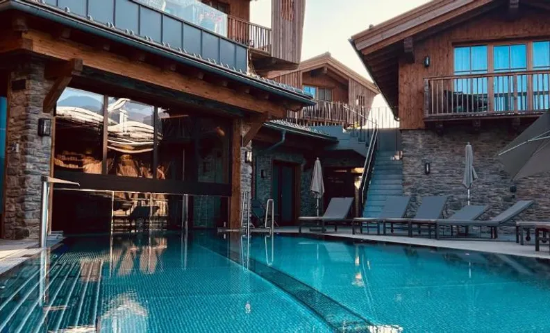 ZAGLGUT Premium Hotel & Chalets, Zell am See-Kaprun - Wellness & Infinity Pool, Air Conditioning, Pa