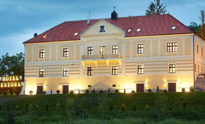 Hotel & Restoran Dvorac Gjalski