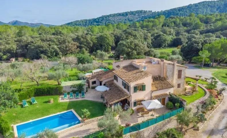 REYNES - Rustic villa with private pool and free Wi-Fi