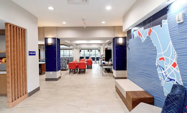 홀리데이 인 익스프레스 & 스위트 팜 코스트 I95 바이 IHG