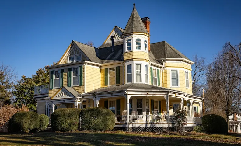 The Oaks Victorian Inn