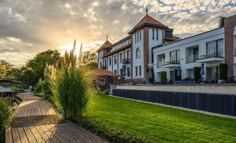 Bordűr Wellness Hotel Superior és Szőnyegmúzeum