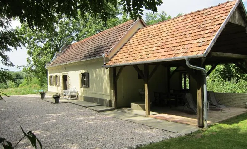Gara Cottage Private escape with modern comfort and spacious covered terrace