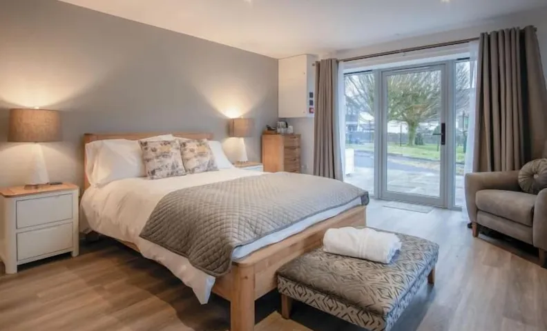 Suite 2 - Sleeping Giant Hotel - PEN Y CAE Inn