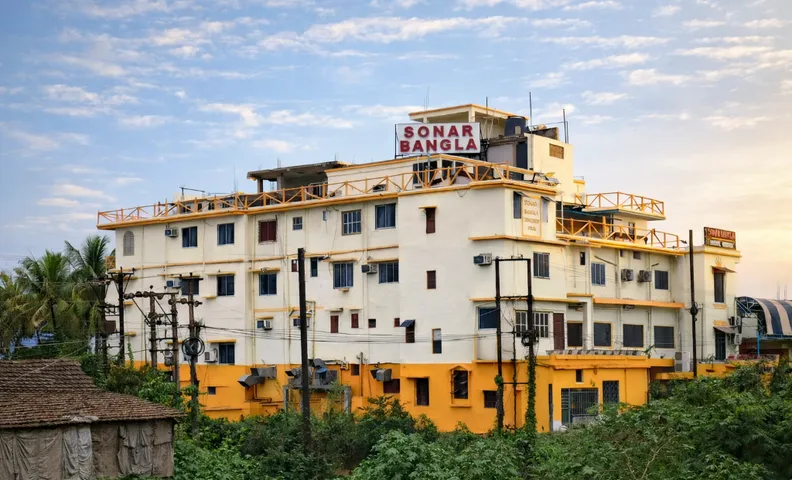 Sonar Bangla's Motel Midway