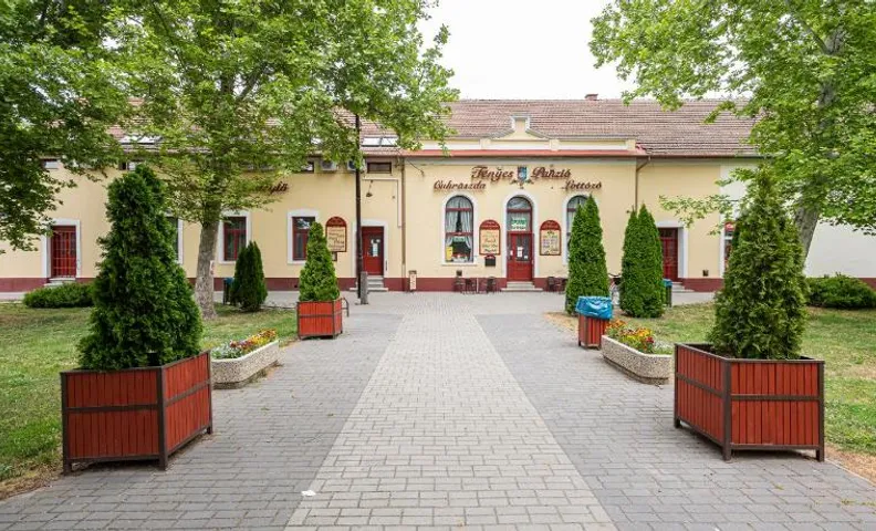 Fényes Vendéglő és Panzió
