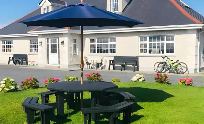 Ross Beach Family Farmhouse Bed & Breakfast