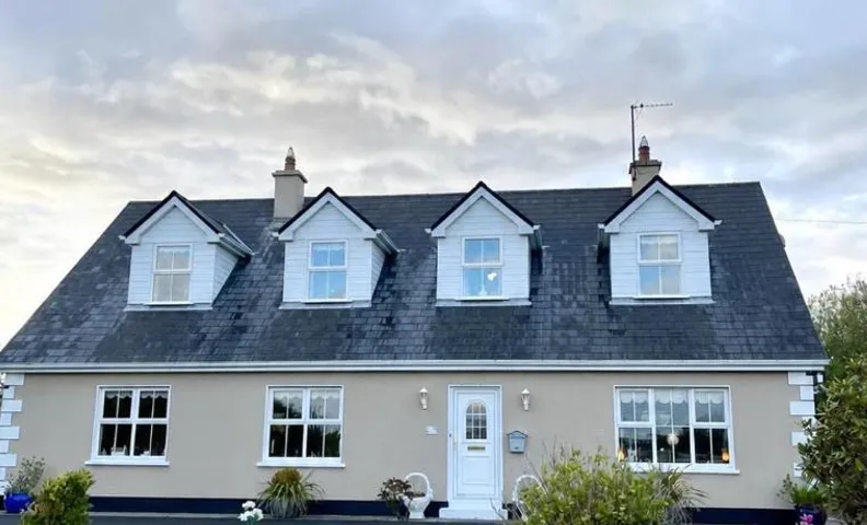 Roskeen house