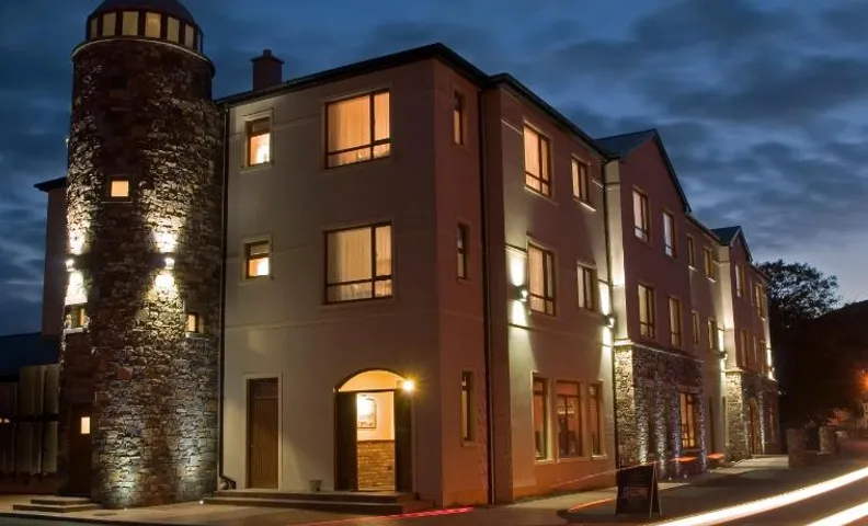 Beach Hotel & Restaurant