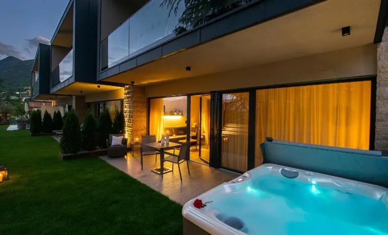 Haus Gregori Modern & Central Stay in Vineyard with Rooftop & Served Breakfast