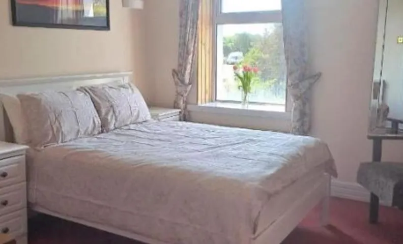 Teach Hudi Beag, Bar & Accommodation Bunbeg