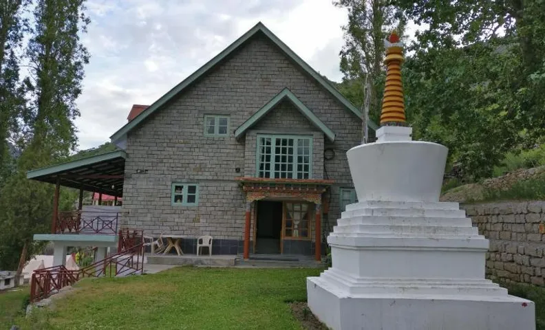 Gemoor Khar- Manor House