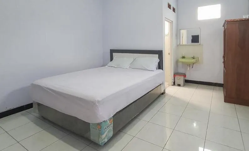Angrumba Family Homestay Syariah near RSUD Caruban