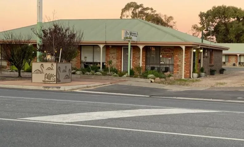 Lake Albert Motel