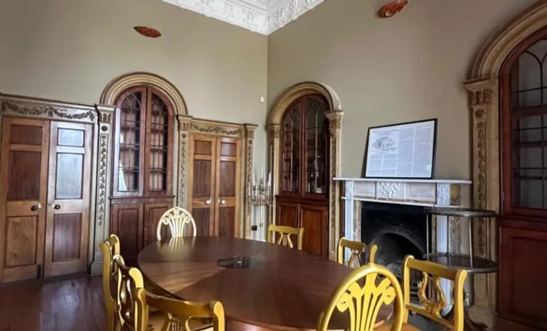 Uppercourt Manor
