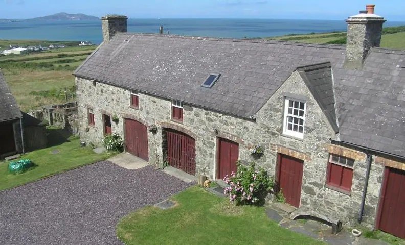 The Loft barn apartment - Pen y Graig Church Bay sea views near beach No Pets