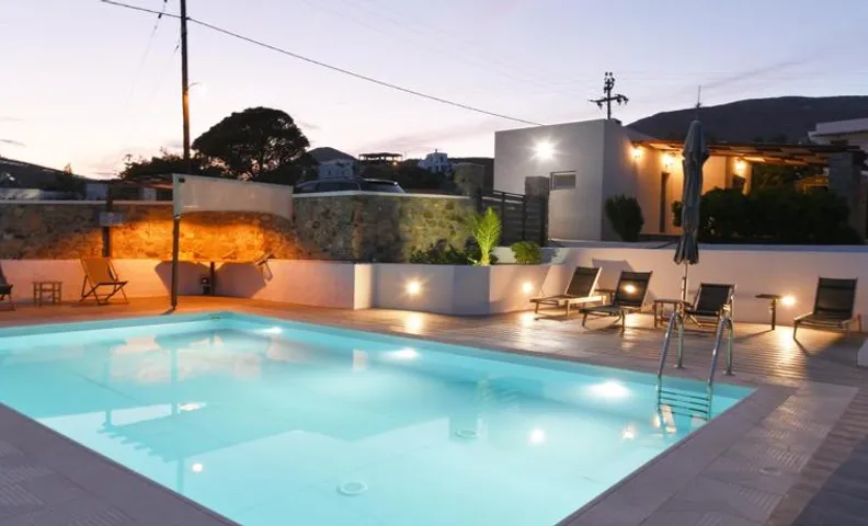 Flora's beach and pool villa in Syros
