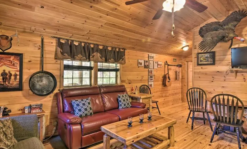 Parsons ‘Semper Fi’ Cabin w/ Fire Pit!