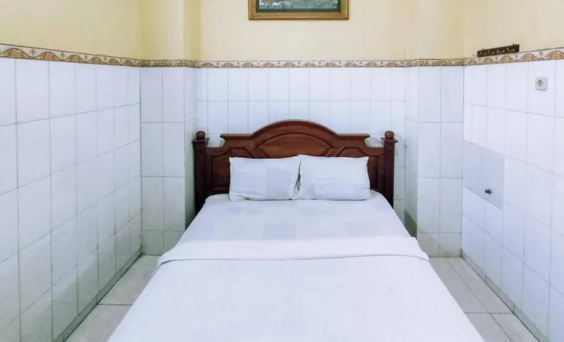 Hotel Shinta 1 near Stasiun Kertosono Mitra RedDoorz