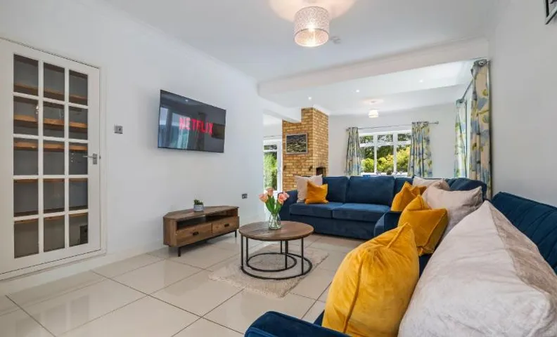Contractor Accommodation Peterborough- Parking-Business and Work Stays