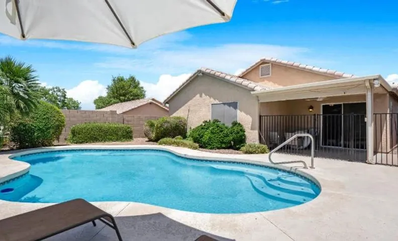North Glendale Pool Retreat