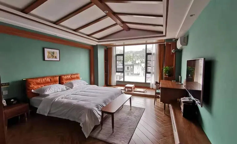 Qianxi Light Luxury Holiday Hotel