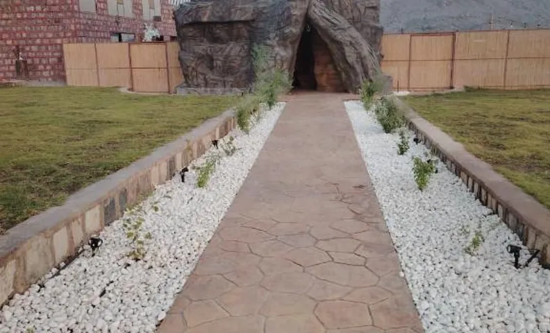 ALREEF CAVE