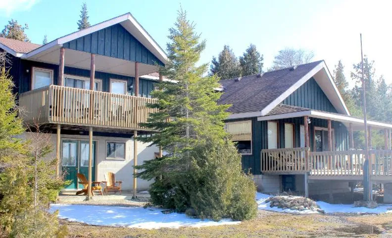 Sunset Lakehouse, cozy cottage