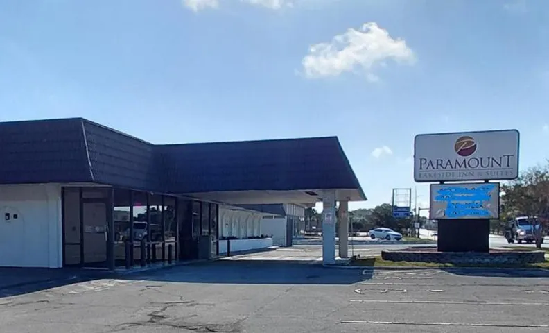 Paramount Lakeside Inn & Suites