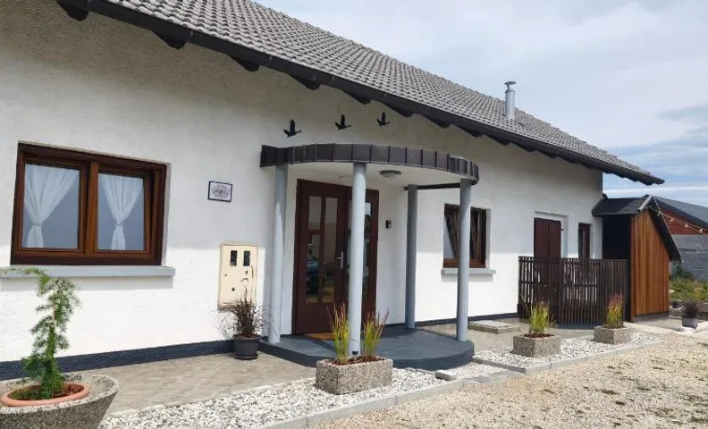 Casa Dijana - a quiet house with a garden near the spa