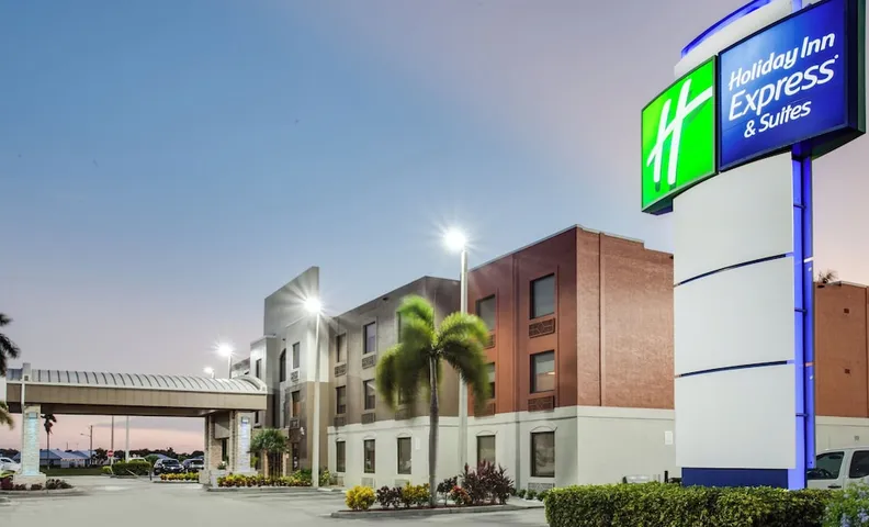 홀리데이 인 익스프레스 호텔 & 스위트 클루이슨 바이 IHG
