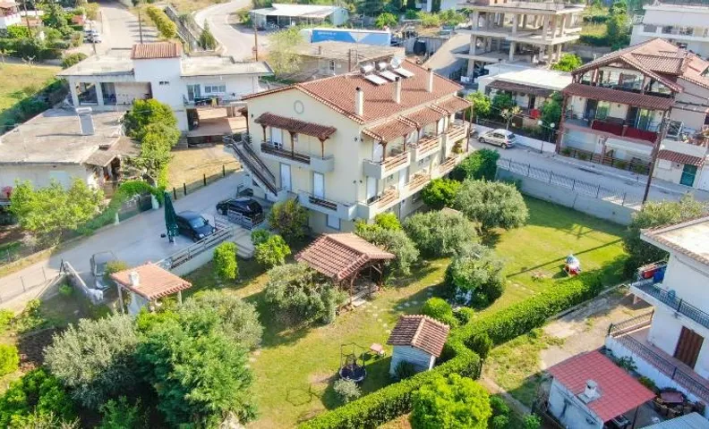 elia villa raches