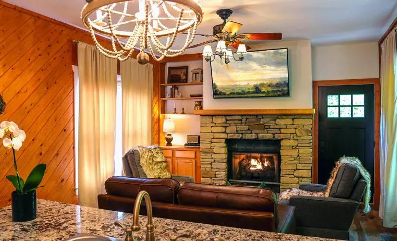 3 minutes to posh Downtown or majestic Dry Falls