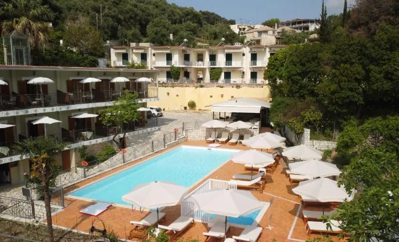Bella Vista Hotel Studios & Apartments