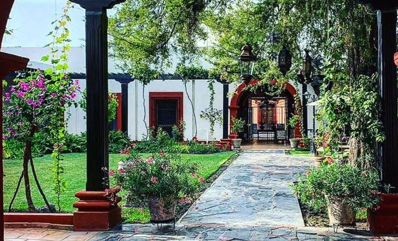 Hotel El Farol