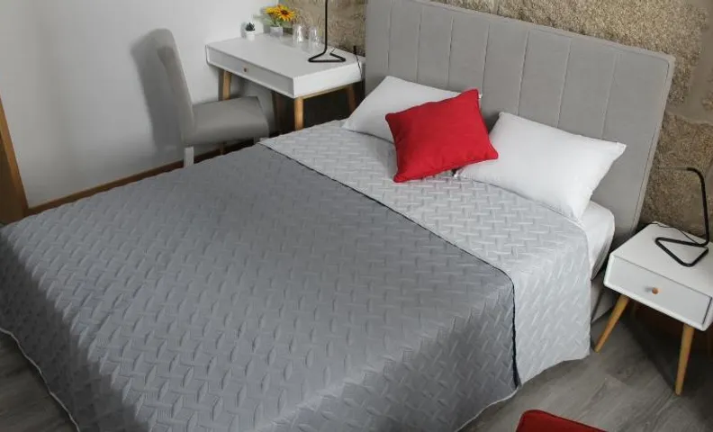 ALOJAMENTO GIRASSOL - Guest House - Quarto com casa de banho privativa