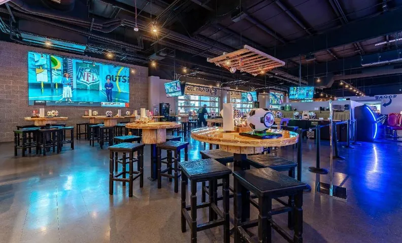 Lucky Club Casino And Hotel