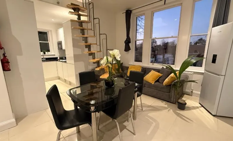Private Luxury Ensuite Room Greater London, Free Parking Gatwick 15MIN