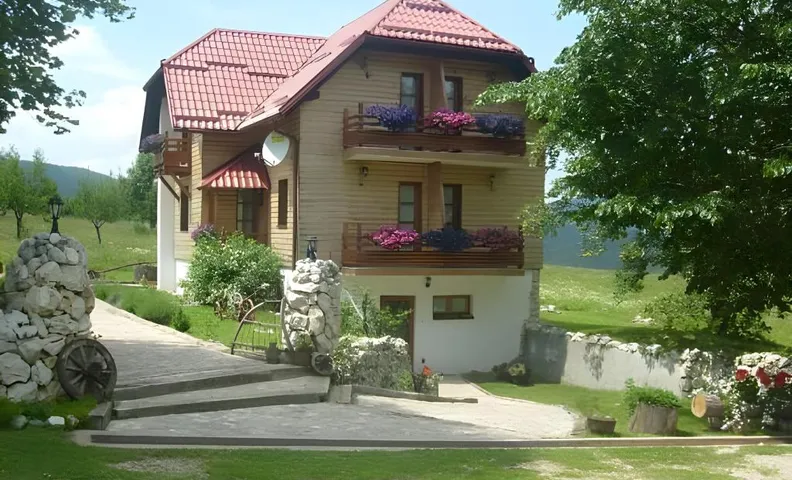 House Mrzlin Grad
