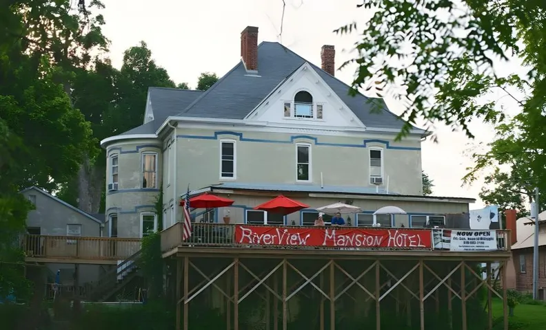 Riverview Mansion Hotel