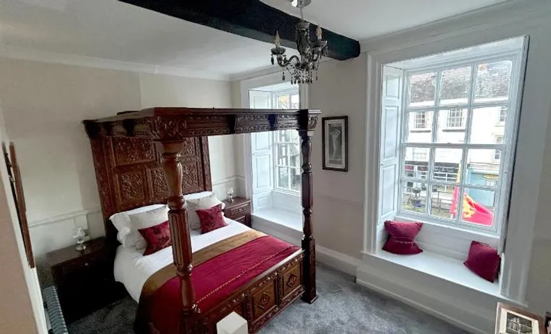 Community Owned Gwesty Owain Glyndwr Hotel