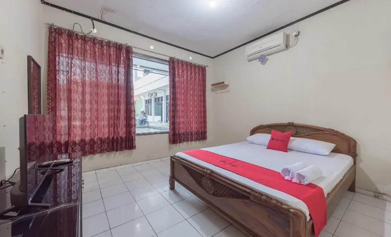 RedDoorz Syariah near Taman Kota Kuningan