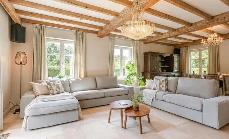 Casiola - Authentic Serene Vacation Hideaway with Pond