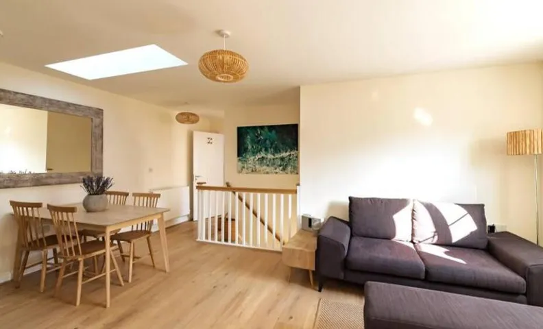 Number 27, Swanpool