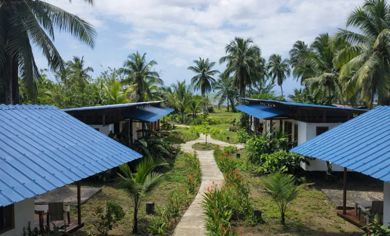 Pacific Waves Hostel & Surf