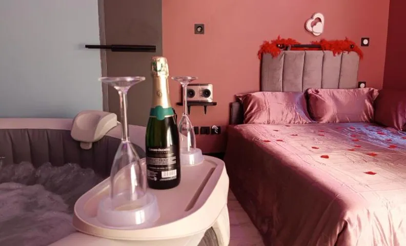 Chambre Romantique avec Spa Privé Intérieur