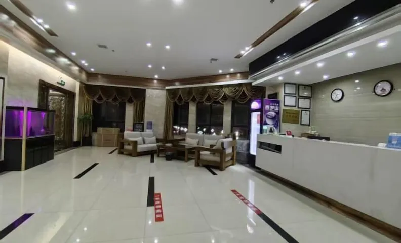 Fenghuang Huating Hostel
