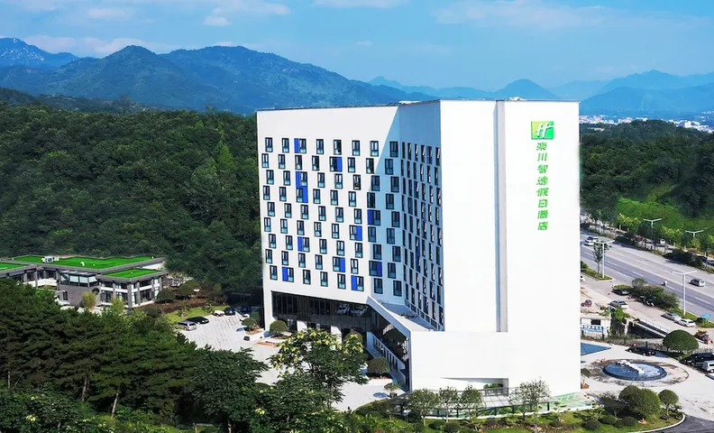 홀리데이 인 익스프레스, 루안촨, IHG 바이