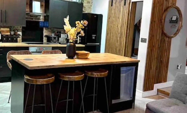 Large Peak District National Park Holiday House